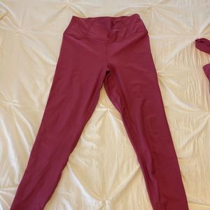 NWT pink yoga pants. Super soft and good quality!